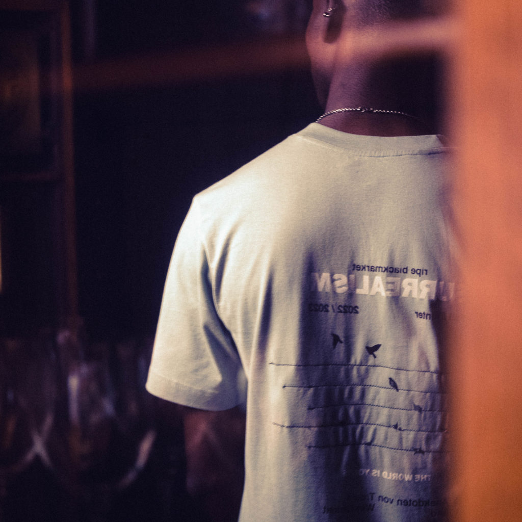 Spiegelbild im Dunklen Raum